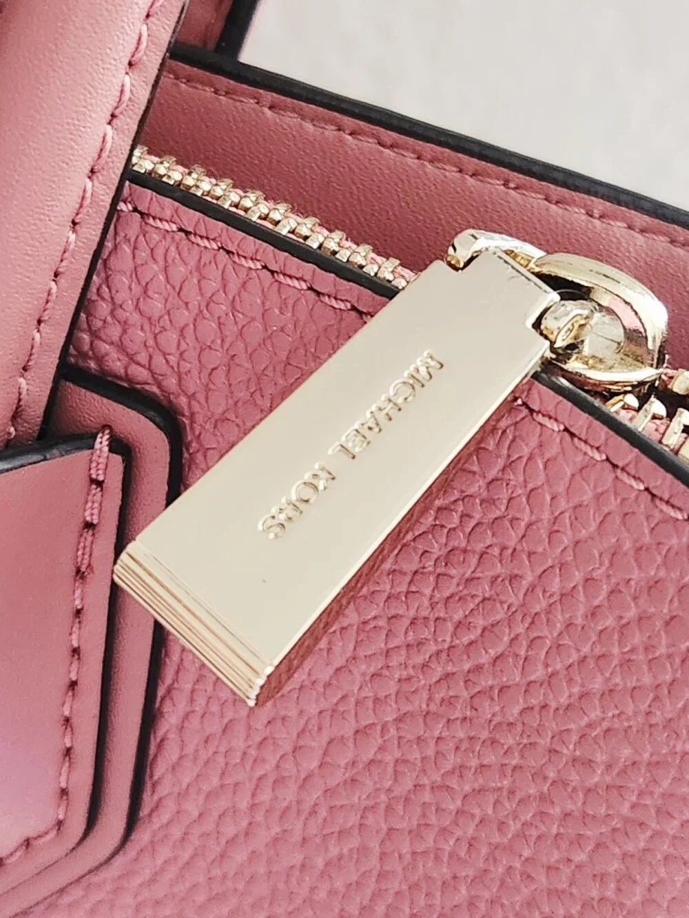 Like New Michael Kors Rose Leather Shoulder Bag Purse